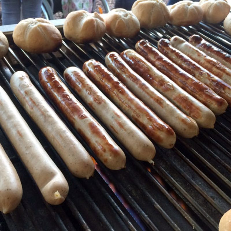 Grillwurst aus eigener Herstellung