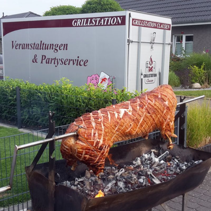Spanferkel vom Spieß
